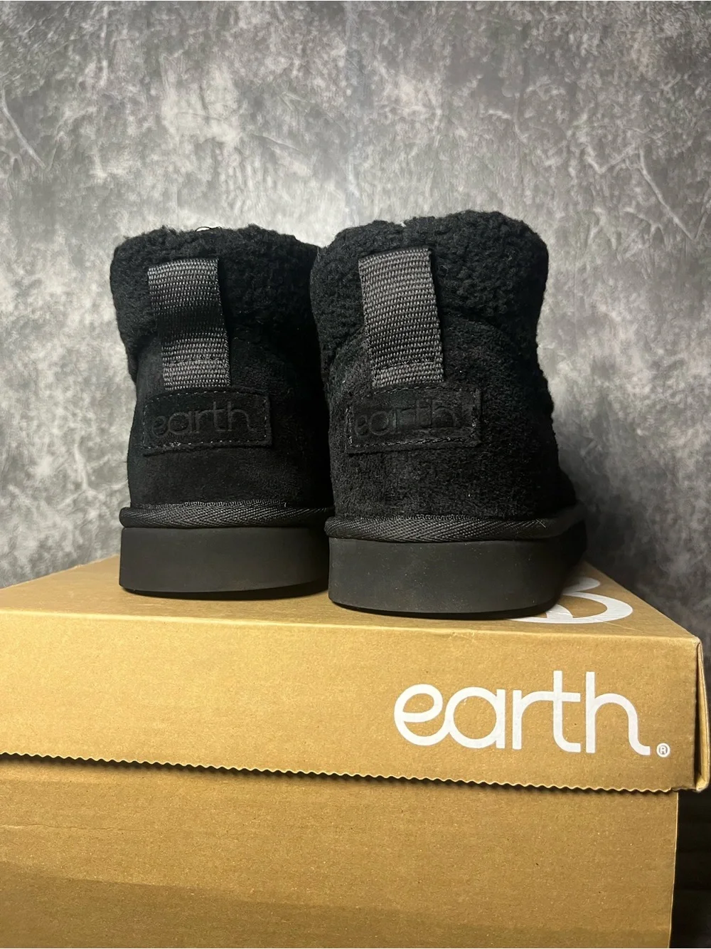 Earth Black Sherpa Ankle Boot Sz 8
